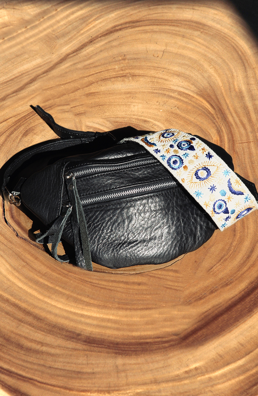 Emma-sling-with-mykonos-short-strap-D08J1062