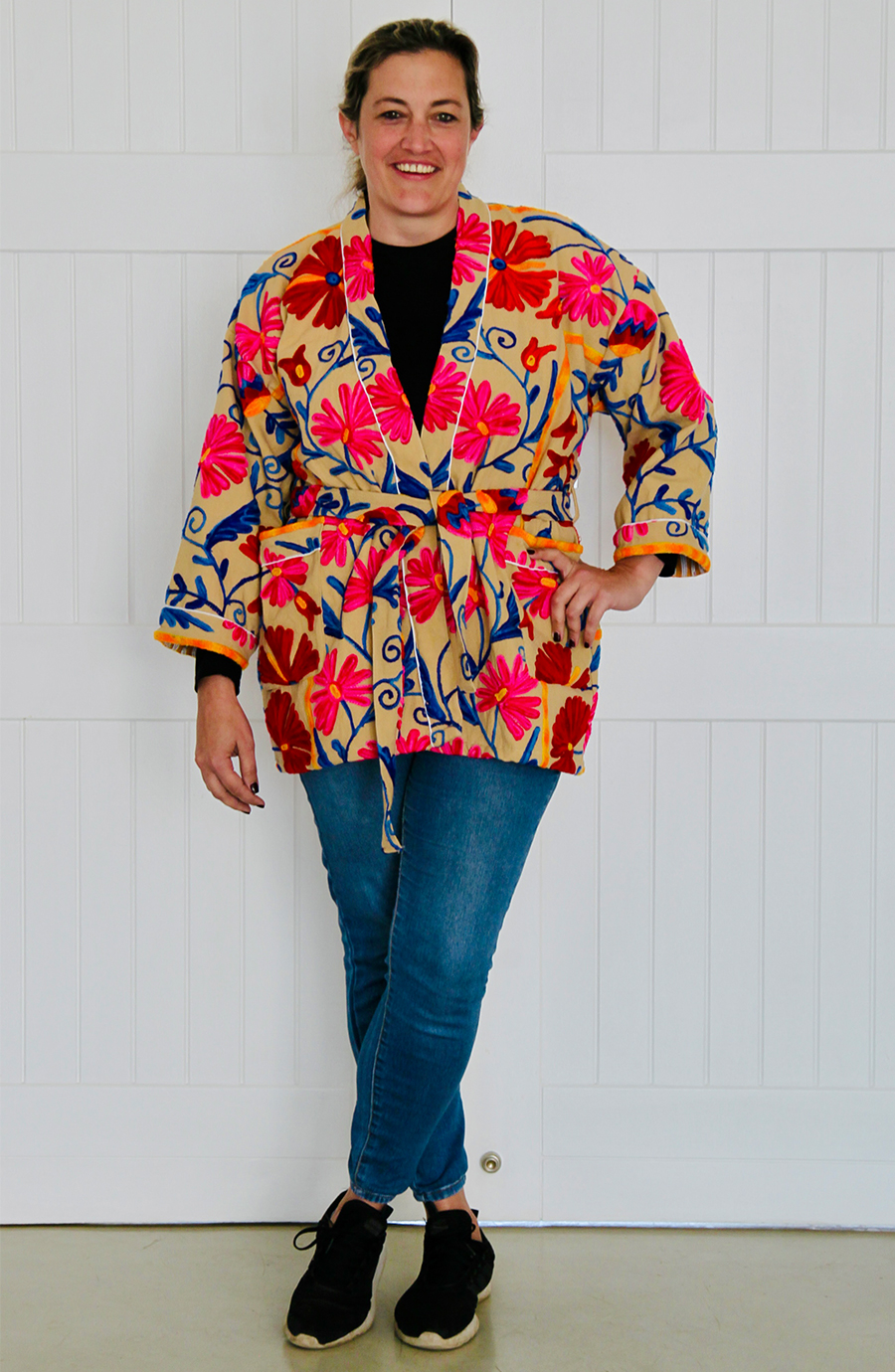 Suzani-Hand-Embroidered-Short-kimono-Jacket.-D08J1079